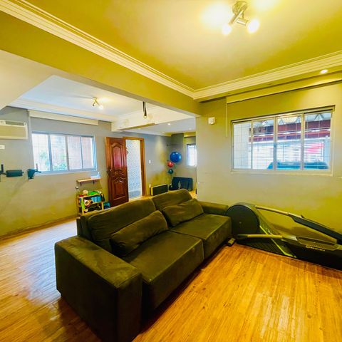Casa à venda com 241m², 4 quartos e 2 vagas Casa à venda com 241m², 4 quartos e 2 vagasSala