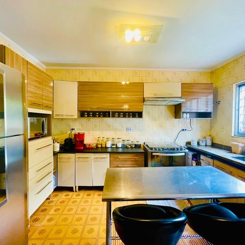 Casa à venda com 241m², 4 quartos e 2 vagas Casa à venda com 241m², 4 quartos e 2 vagasCozinha