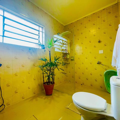 Casa à venda com 241m², 4 quartos e 2 vagas Casa à venda com 241m², 4 quartos e 2 vagasBanheiro 1