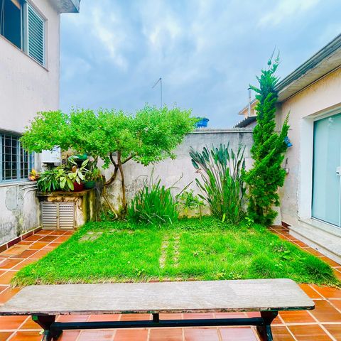 Casa à venda com 241m², 4 quartos e 2 vagas Casa à venda com 241m², 4 quartos e 2 vagasQuintal