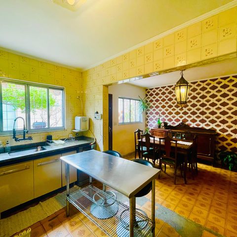 Casa à venda com 241m², 4 quartos e 2 vagas Casa à venda com 241m², 4 quartos e 2 vagasCozinha