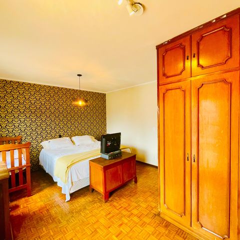 Casa à venda com 241m², 4 quartos e 2 vagas Casa à venda com 241m², 4 quartos e 2 vagasQuarto 1