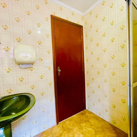 Casa à venda com 241m², 4 quartos e 2 vagas Casa à venda com 241m², 4 quartos e 2 vagasBanheiro 2