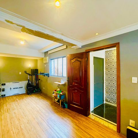 Casa à venda com 241m², 4 quartos e 2 vagas Casa à venda com 241m², 4 quartos e 2 vagasSala