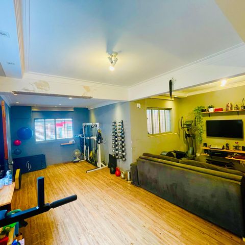 Casa à venda com 241m², 4 quartos e 2 vagas Casa à venda com 241m², 4 quartos e 2 vagasSala