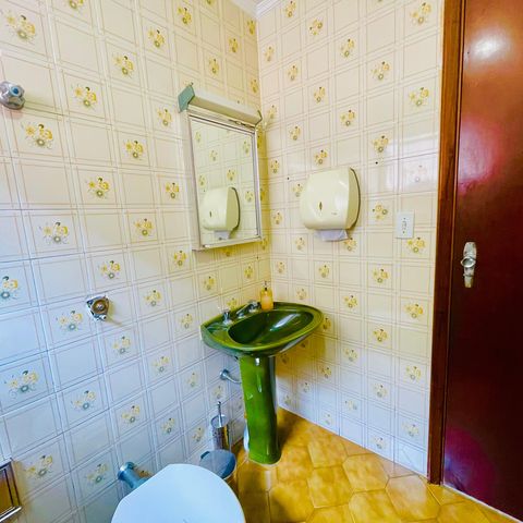 Casa à venda com 241m², 4 quartos e 2 vagas Casa à venda com 241m², 4 quartos e 2 vagasBanheiro 2
