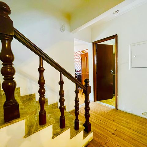 Casa à venda com 241m², 4 quartos e 2 vagas Casa à venda com 241m², 4 quartos e 2 vagasHall