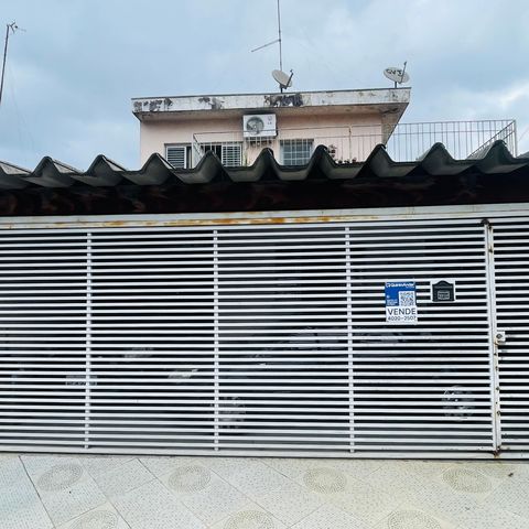 Casa à venda com 241m², 4 quartos e 2 vagas Casa à venda com 241m², 4 quartos e 2 vagasPlaca instalada na fachada do imóvel