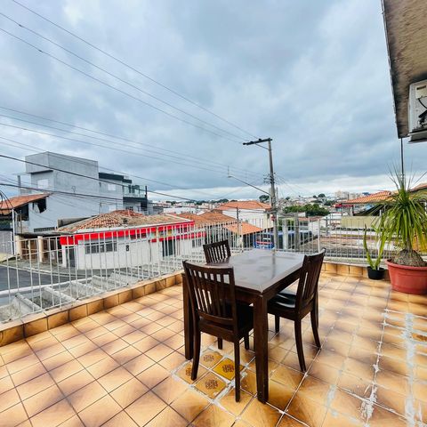 Casa à venda com 241m², 4 quartos e 2 vagas Casa à venda com 241m², 4 quartos e 2 vagasSacada do quarto