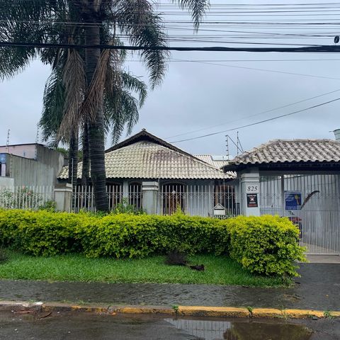 Casa à venda com 350m², 5 quartos e 8 vagasFachada