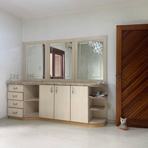 Casa à venda com 350m², 5 quartos e 8 vagassuite