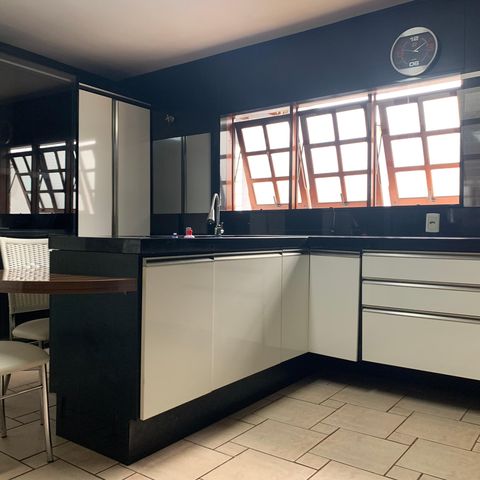 Casa à venda com 350m², 5 quartos e 8 vagasCozinha