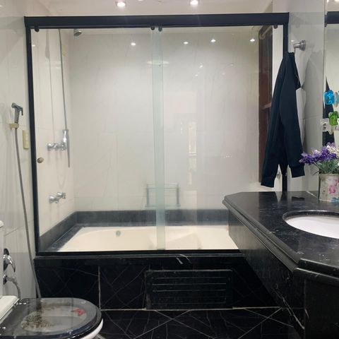 Casa à venda com 350m², 5 quartos e 8 vagasBanheiro da Suíte
