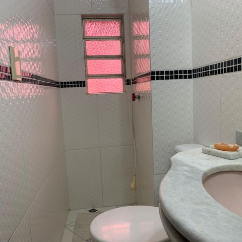 Casa à venda com 350m², 5 quartos e 8 vagasBanheiro da Suíte 2