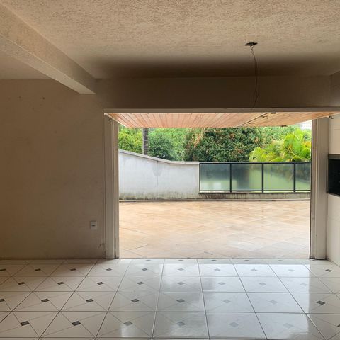 Casa à venda com 350m², 5 quartos e 8 vagasEspaço Gourmet