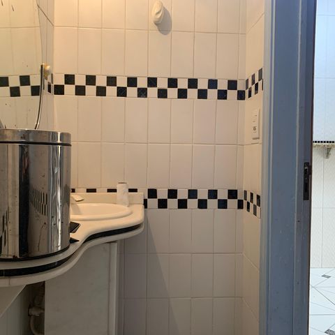 Casa à venda com 350m², 5 quartos e 8 vagasBanheiro 2