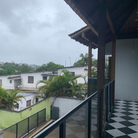 Casa à venda com 350m², 5 quartos e 8 vagasvaranda da suite