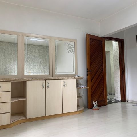 Casa à venda com 350m², 5 quartos e 8 vagassuite