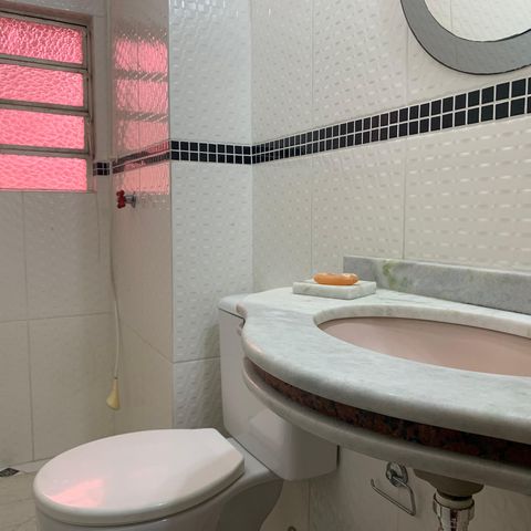 Casa à venda com 350m², 5 quartos e 8 vagasBanheiro da Suíte 2
