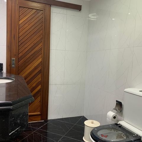 Casa à venda com 350m², 5 quartos e 8 vagasBanheiro da Suíte