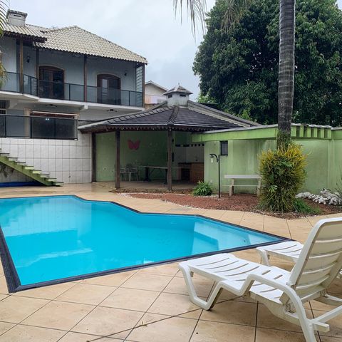 Casa à venda com 350m², 5 quartos e 8 vagasPiscina
