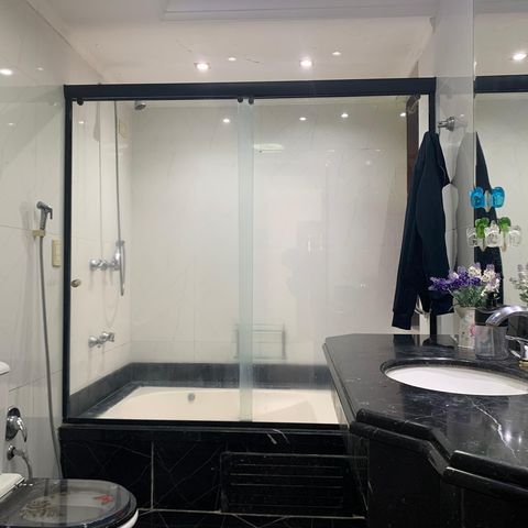 Casa à venda com 350m², 5 quartos e 8 vagasBanheiro da Suíte