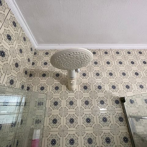 Casa à venda com 140m², 2 quartos e 2 vagasBanheiro 1