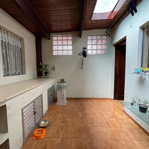 Casa à venda com 140m², 2 quartos e 2 vagasQuintal