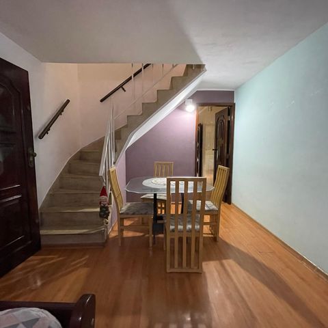 Casa à venda com 140m², 2 quartos e 2 vagasSala