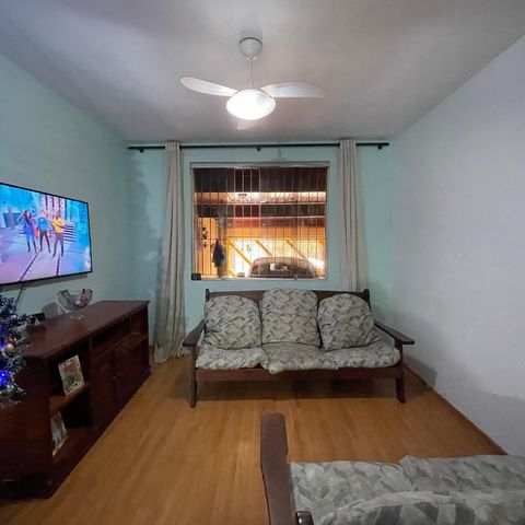 Casa à venda com 140m², 2 quartos e 2 vagasSala
