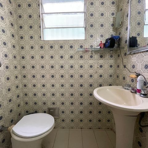 Casa à venda com 140m², 2 quartos e 2 vagasBanheiro 1