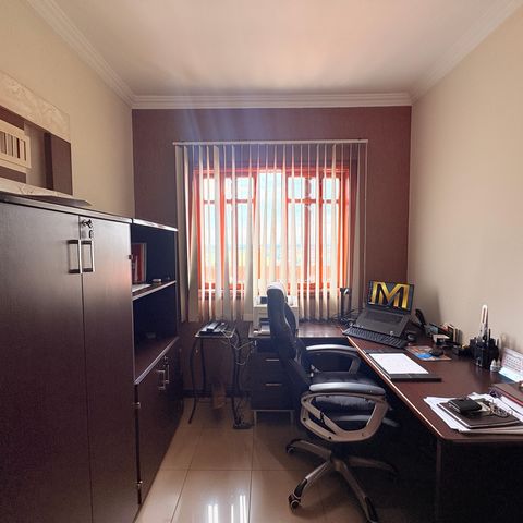 Casa de condomínio à venda com 500m², 5 quartos e 5 vagasEscritório