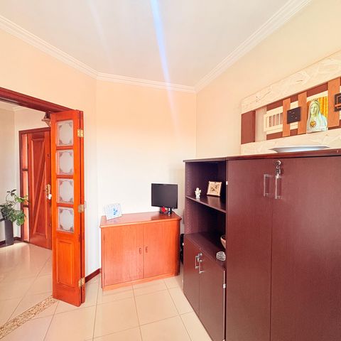 Casa de condomínio à venda com 500m², 5 quartos e 5 vagasEscritório