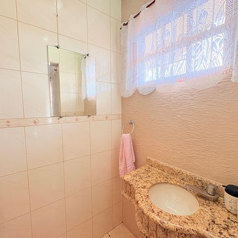Casa de condomínio à venda com 500m², 5 quartos e 5 vagasBanheiro da Suíte andar inferior