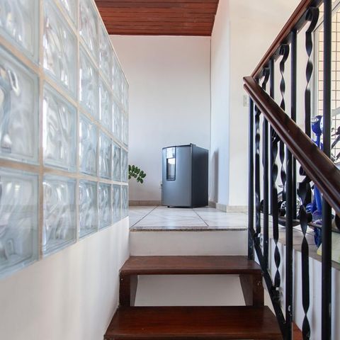 Apartamento à venda com 162m², 3 quartos e 2 vagas Apartamento à venda com 162m², 3 quartos e 2 vagasEscada