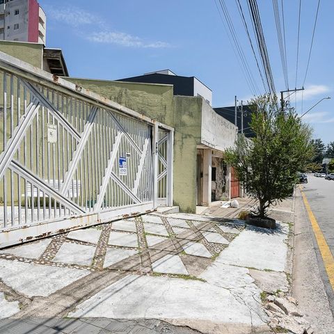 Casa à venda com 126m², 1 quarto e 2 vagasFachada + plaquinha