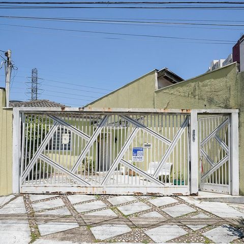 Casa à venda com 126m², 1 quarto e 2 vagasFachada + plaquinha