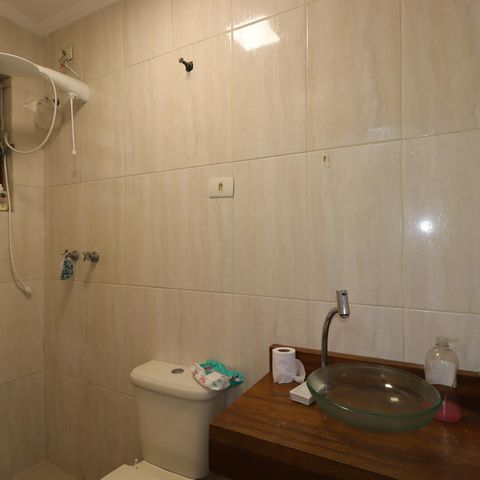 Casa para alugar com 270m², 2 quartos e 4 vagasBanheiro da Suíte 1