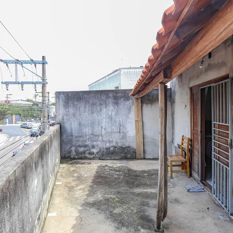 Casa à venda com 240m², 3 quartos e 5 vagas Casa à venda com 240m², 3 quartos e 5 vagasVaranda