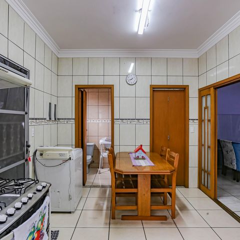 Casa à venda com 240m², 3 quartos e 5 vagas Casa à venda com 240m², 3 quartos e 5 vagasCozinha