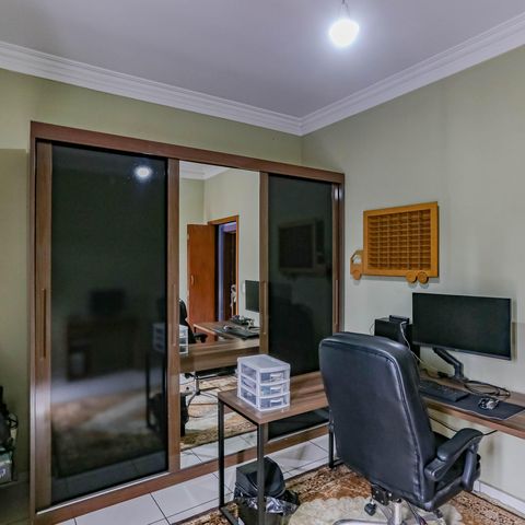 Casa à venda com 240m², 3 quartos e 5 vagas Casa à venda com 240m², 3 quartos e 5 vagasQuarto 2