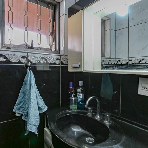 Casa à venda com 240m², 3 quartos e 5 vagas Casa à venda com 240m², 3 quartos e 5 vagasBanheiro 2