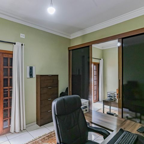 Casa à venda com 240m², 3 quartos e 5 vagas Casa à venda com 240m², 3 quartos e 5 vagasQuarto 2
