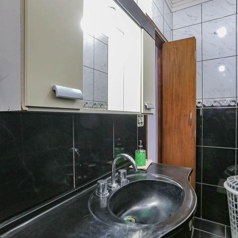 Casa à venda com 240m², 3 quartos e 5 vagas Casa à venda com 240m², 3 quartos e 5 vagasBanheiro