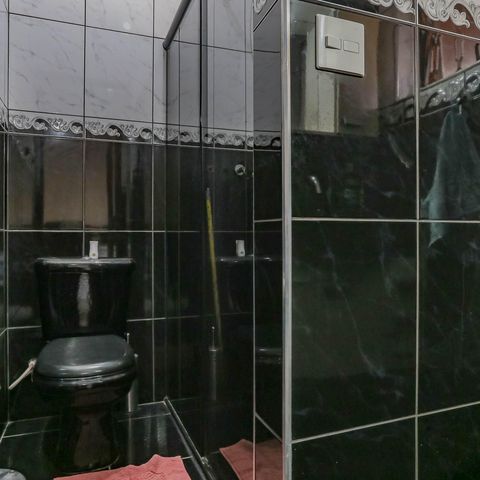 Casa à venda com 240m², 3 quartos e 5 vagas Casa à venda com 240m², 3 quartos e 5 vagasBanheiro 2