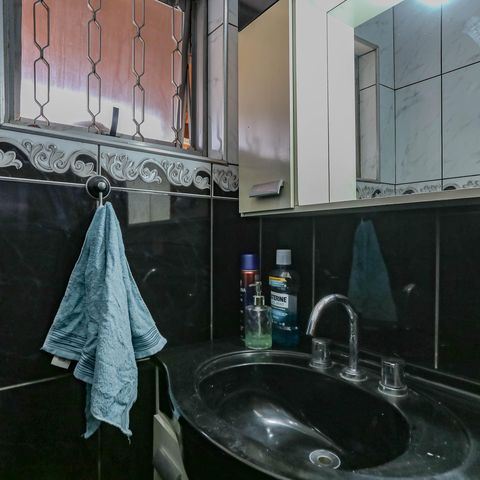 Casa à venda com 240m², 3 quartos e 5 vagas Casa à venda com 240m², 3 quartos e 5 vagasBanheiro 2