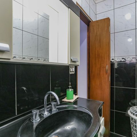 Casa à venda com 240m², 3 quartos e 5 vagas Casa à venda com 240m², 3 quartos e 5 vagasBanheiro