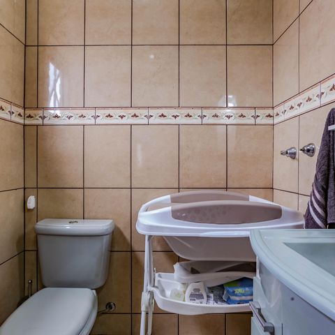Casa à venda com 240m², 3 quartos e 5 vagas Casa à venda com 240m², 3 quartos e 5 vagasBanheiro