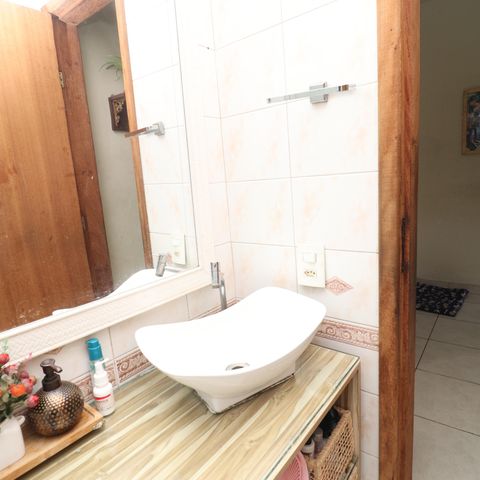 Casa à venda com 180m², 6 quartos e 1 vagaBanheiro Social 2