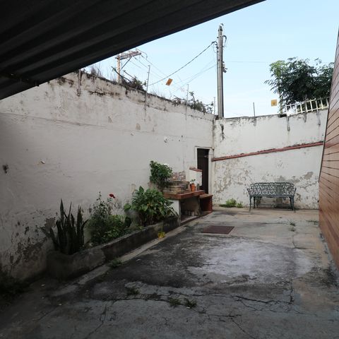 Casa à venda com 180m², 6 quartos e 1 vagaQuintal e Garagem